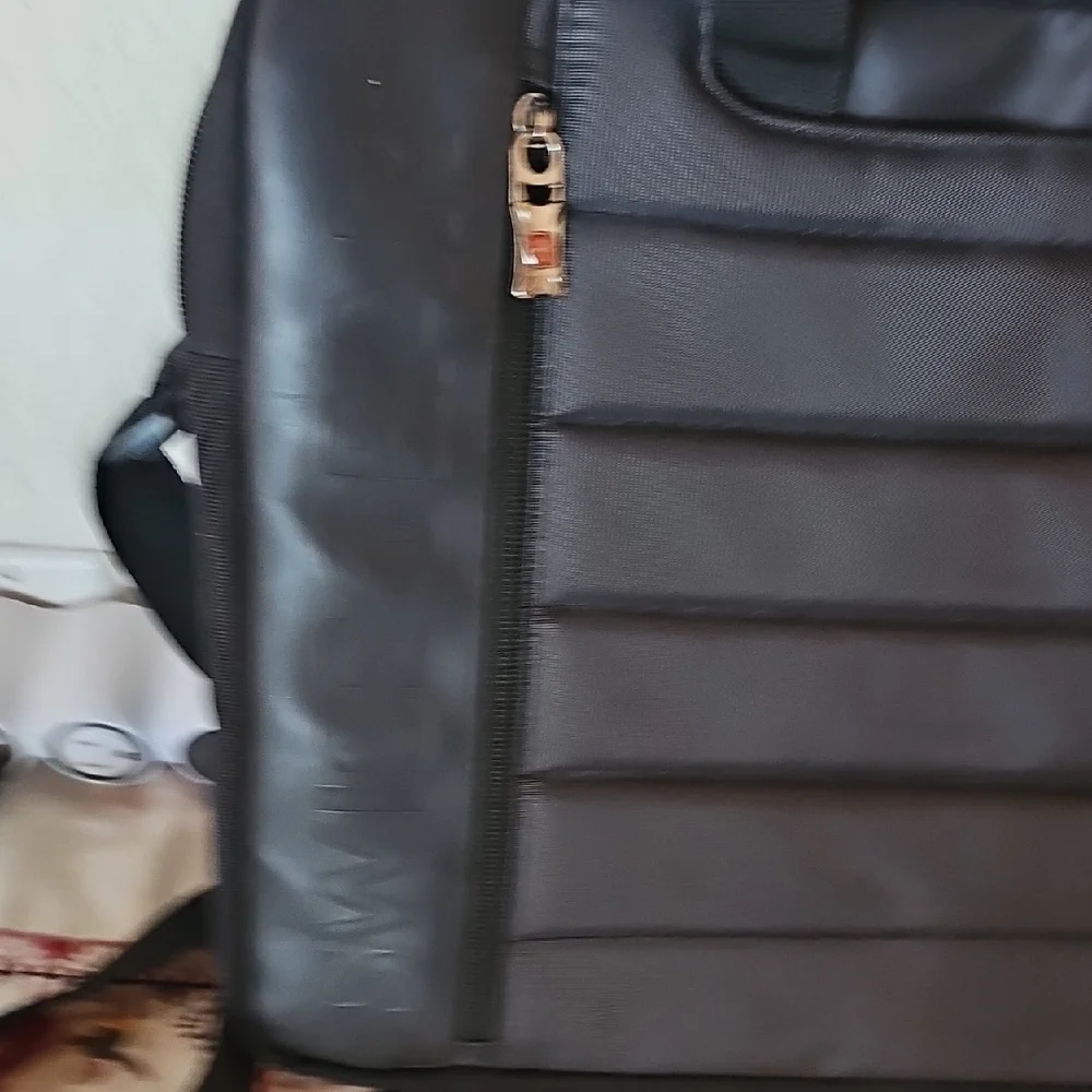 SwissGear Black Professional Laptop Bag with Quilted Design Messenger Bag unisex